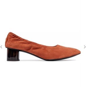 Robert Clergerie Orange Suede Poket Pump